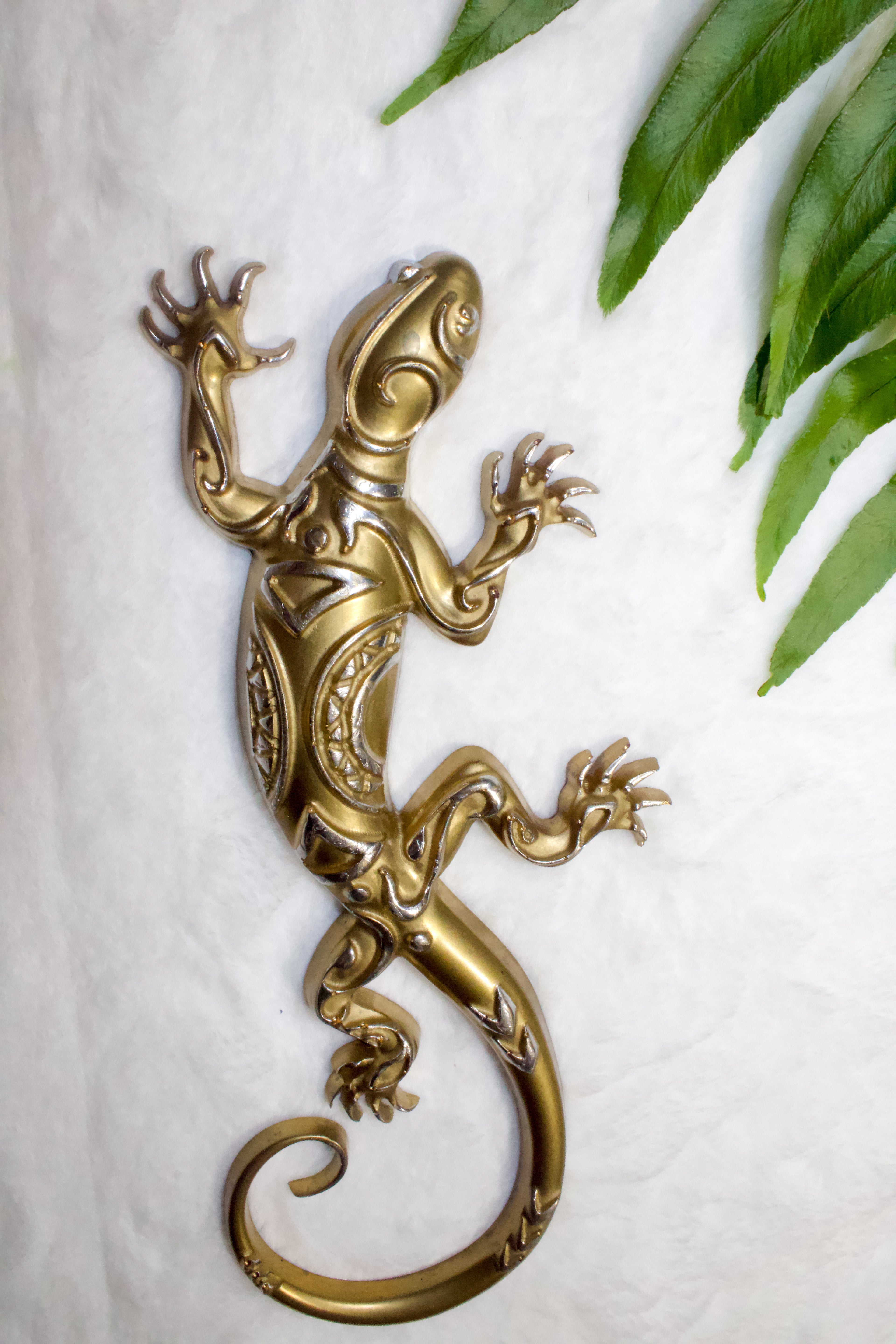 Gold & Bronze Tribal Resin Gecko — Handcrafted Magnet